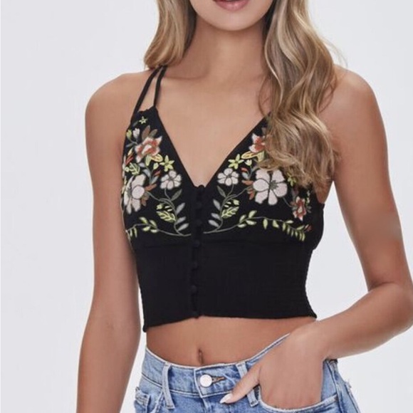 NWT Forever 21 Boho Floral Embroidered Black Crop Top - Picture 1 of 3